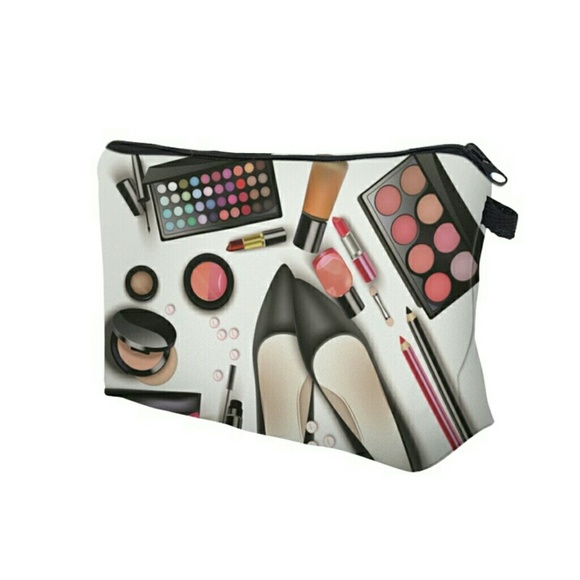 Other - NWT MAKEUP BAG